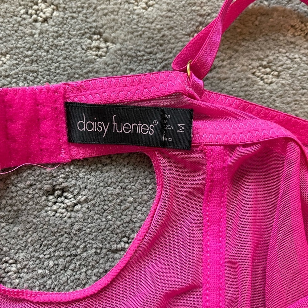 NWOT Daisy Fuentes Chemise | Size Medium - Picture 2 of 5